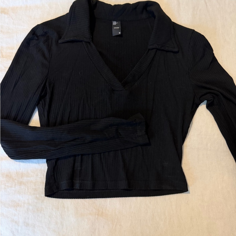 Black V-Neck Ribbed Cider Top